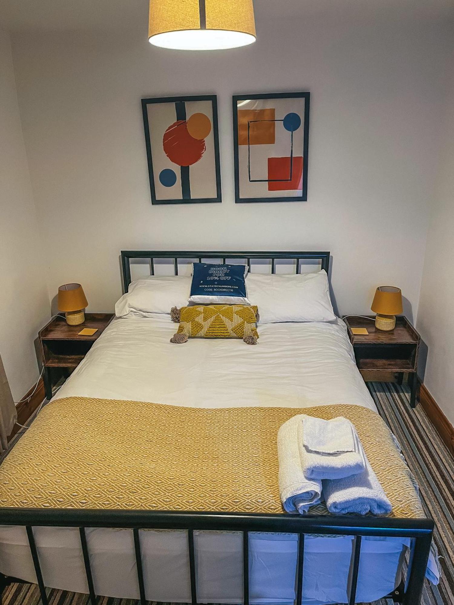 Staybynumbers - Spacious Three Bed House Royal ฮิลล์สโบโร ภายนอก รูปภาพ